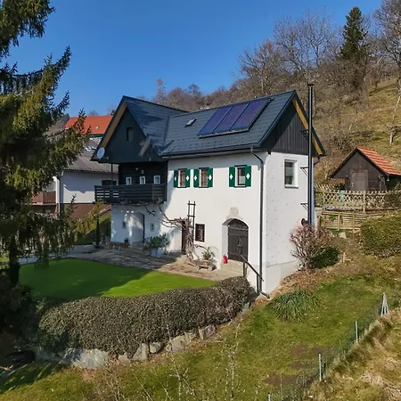 Winzerhaus Vochera 4 Holiday home Vochera am Weinberg